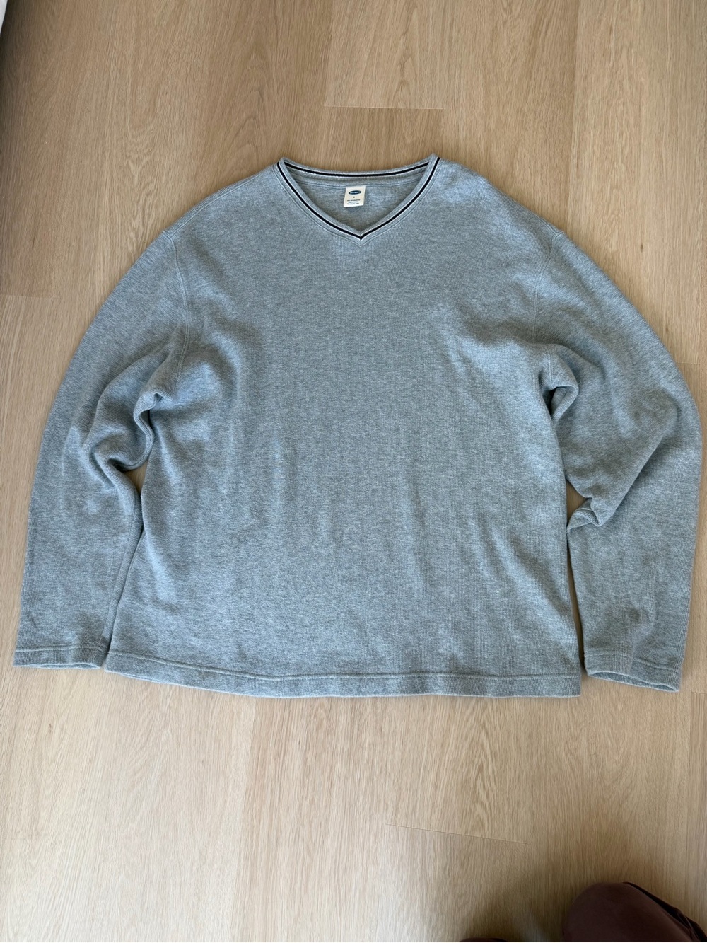 Old Navy Men's Light Grey V-Neck Sweater